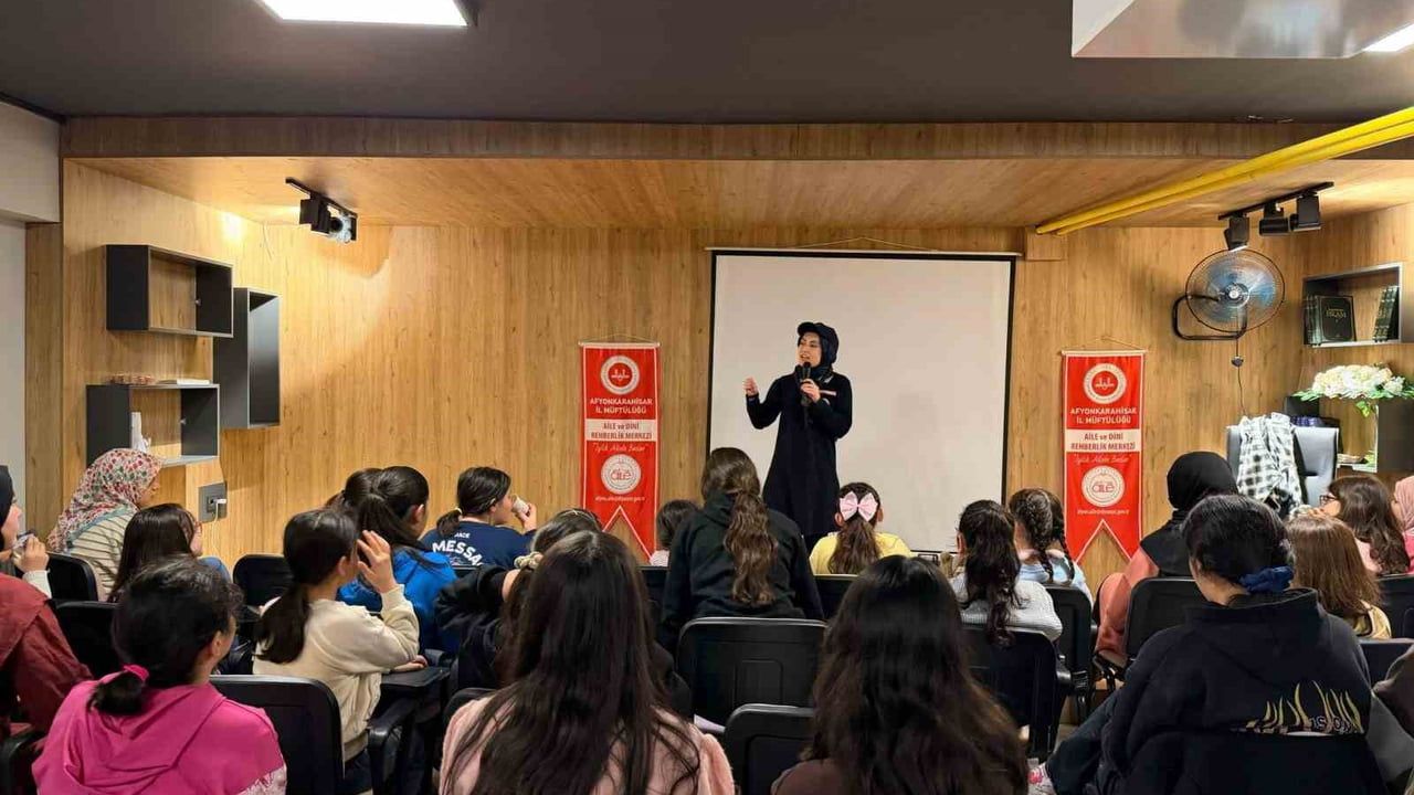 Afyonkarahisar Müftülüğü'nün Gençliğe Değer Ara Dönem Kampı Sona Erdi