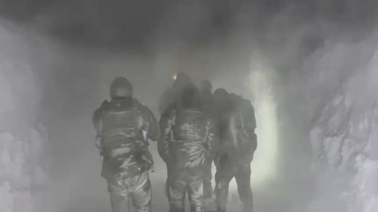 Ağrı’da Tipide Mahsur Kalan 2 Kişi Ekiplerce Kurtarıldı