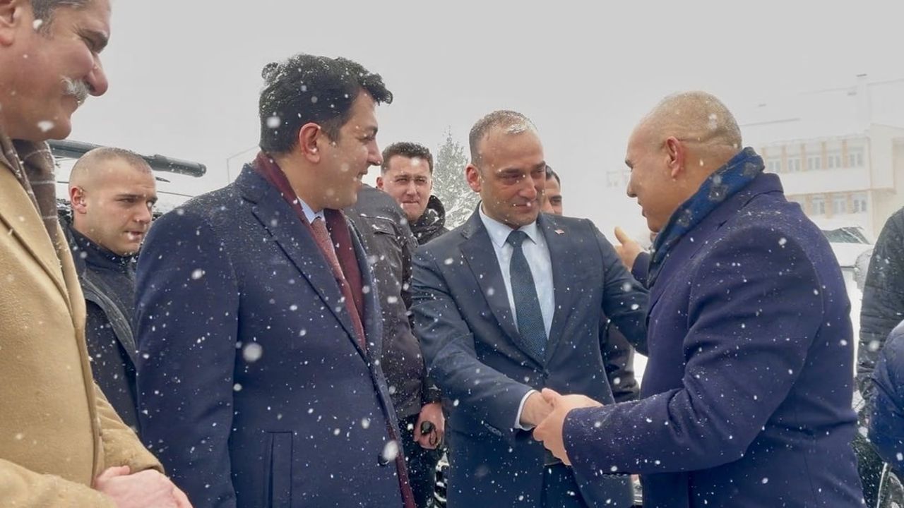 Ağrı, kar ve fırtınaya rağmen Vali Mustafa Koç’u gözyaşlarıyla uğurladı