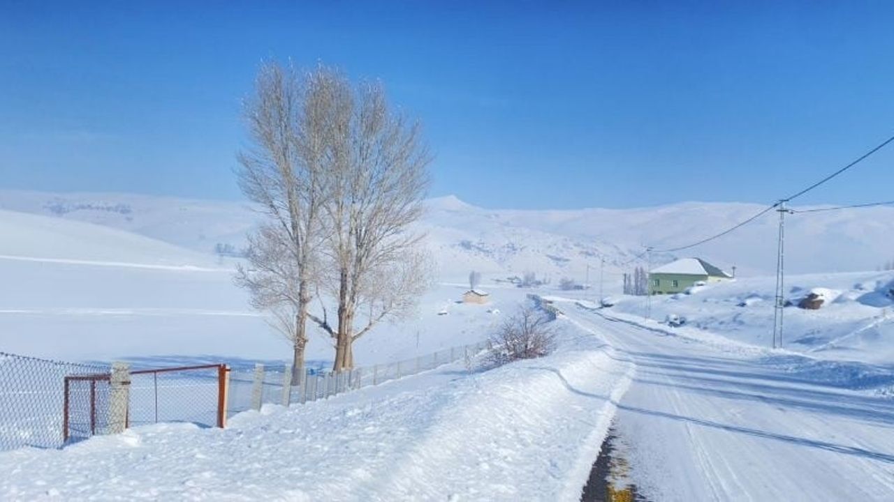 Ağrı Patnos Aşağı Göçmez'te Kartpostallık Kar Manzarası