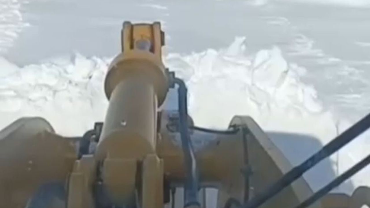 Ağrı Patnos’ta Kapanan Köy Yolları Yeniden Ulaşıma Açıldı