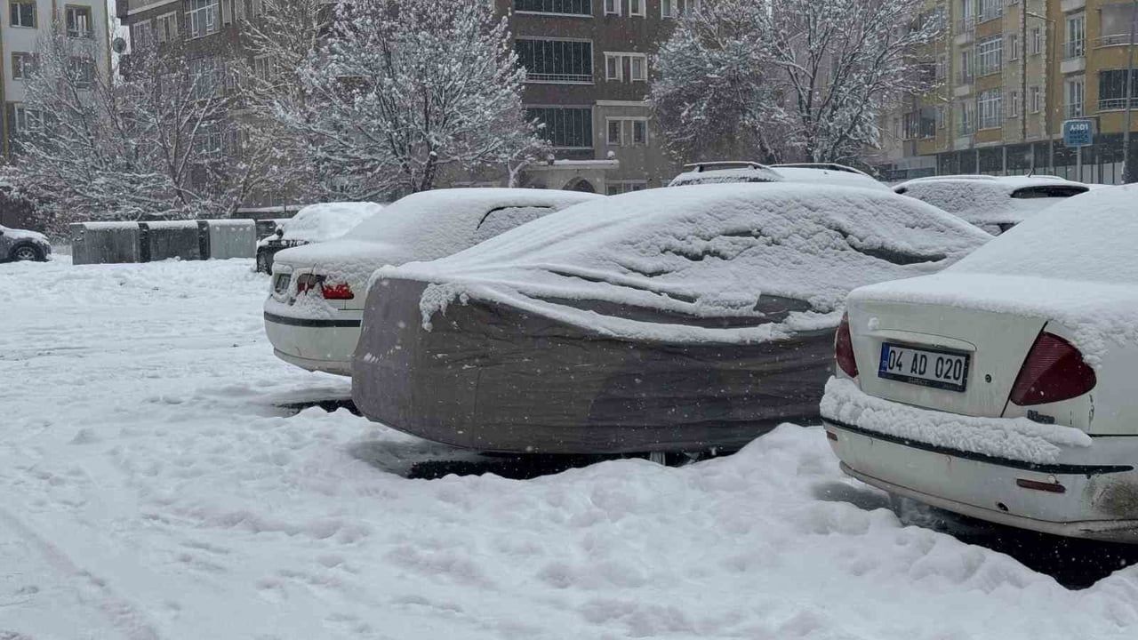 Ağrı Patnos'ta Kar Yağışı ve Soğuk Hava Etkisi