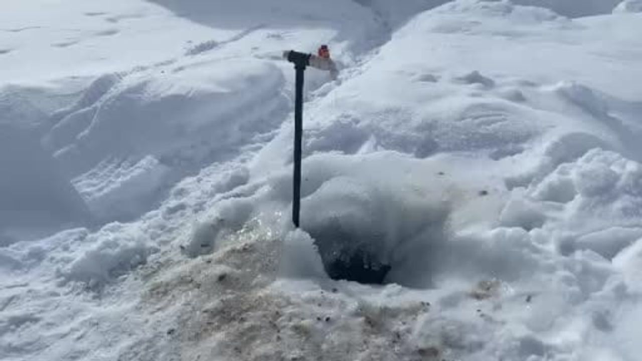 Ağrı Patnos'ta Köyler Kar Altında: Kar 1-2 Metreye Ulaştı