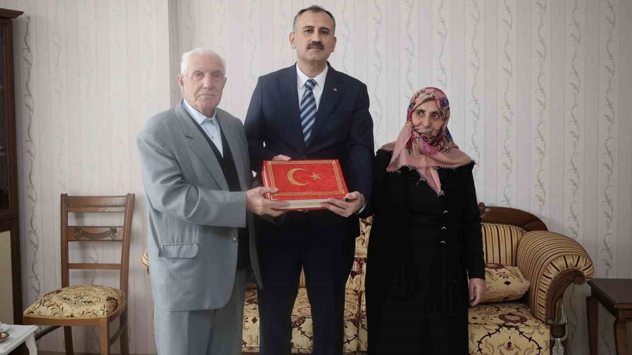 Ağrı Valisi Önder Bozkurt göreve başladı: İlk ziyaret Merkez Şehitliği