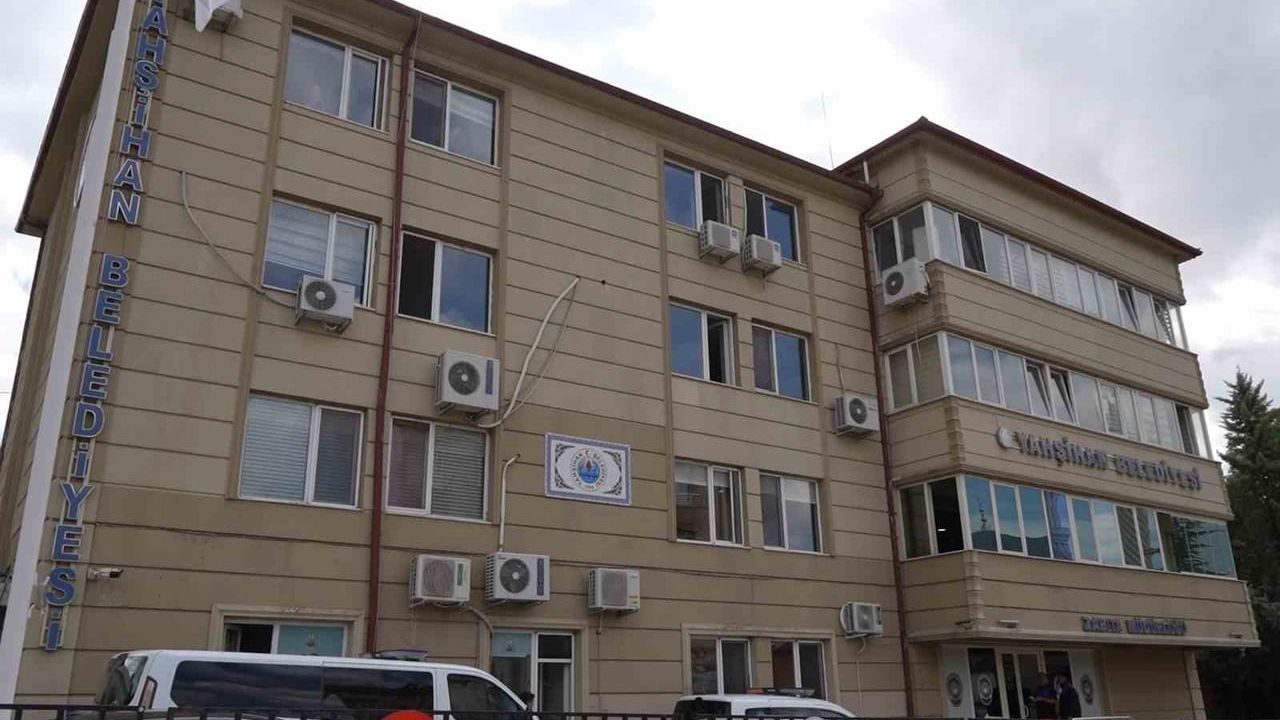 Ahmet Sungur hakim karşısında: Yahşihan'ta 'irtikap' davası başladı