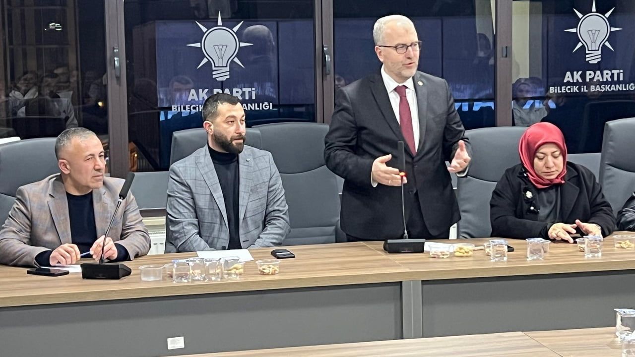 AK Parti Bilecik’te Gençlerle Değerlendirme Toplantısı