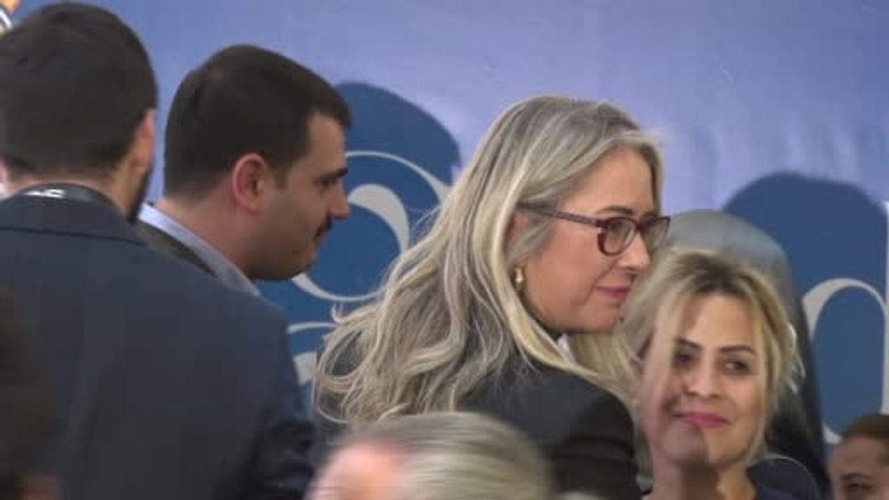 AK Parti İzmir’de Kadın Kolları Toplantısı: İnan’dan Yerel Yönetim Eleştirisi