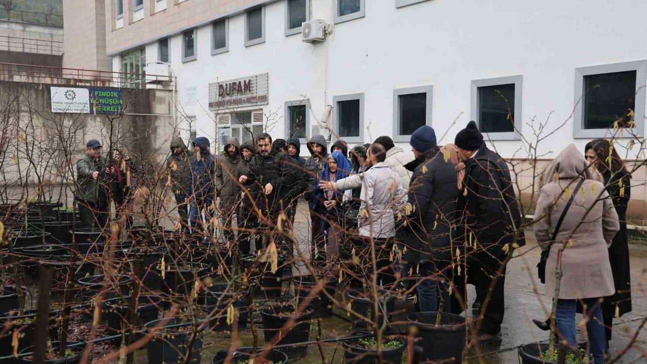 Akçakoca'da 'Yeşeren Eller' Genç ve Kadın Çiftçi Eğitimi: Aşı ve Vejetatif Üretim