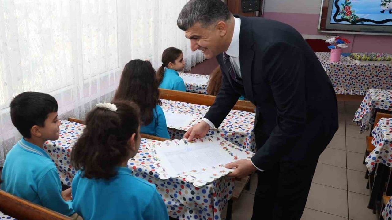 Akdeniz'de Karne Sevinci: Zeyit Şener Kıbrıs Okullarında