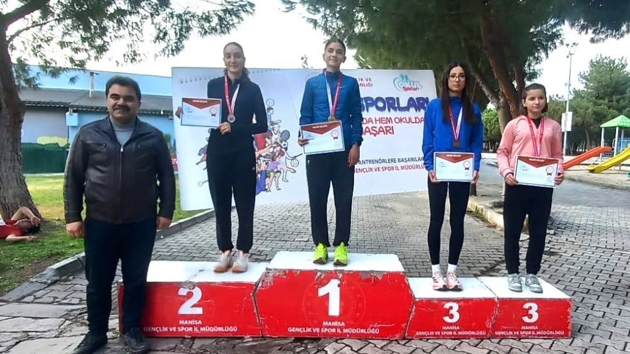 Akhisar'da 322 Sporcu Türkiye Şampiyonası İçin Kros'ta Yarıştı