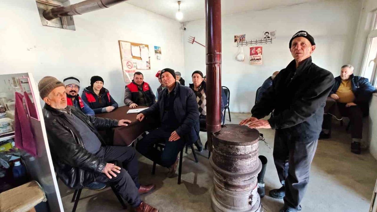 Akpınar'da Çiftçilere Aşılama, Sulama ve Destekleme Bilgilendirmesi