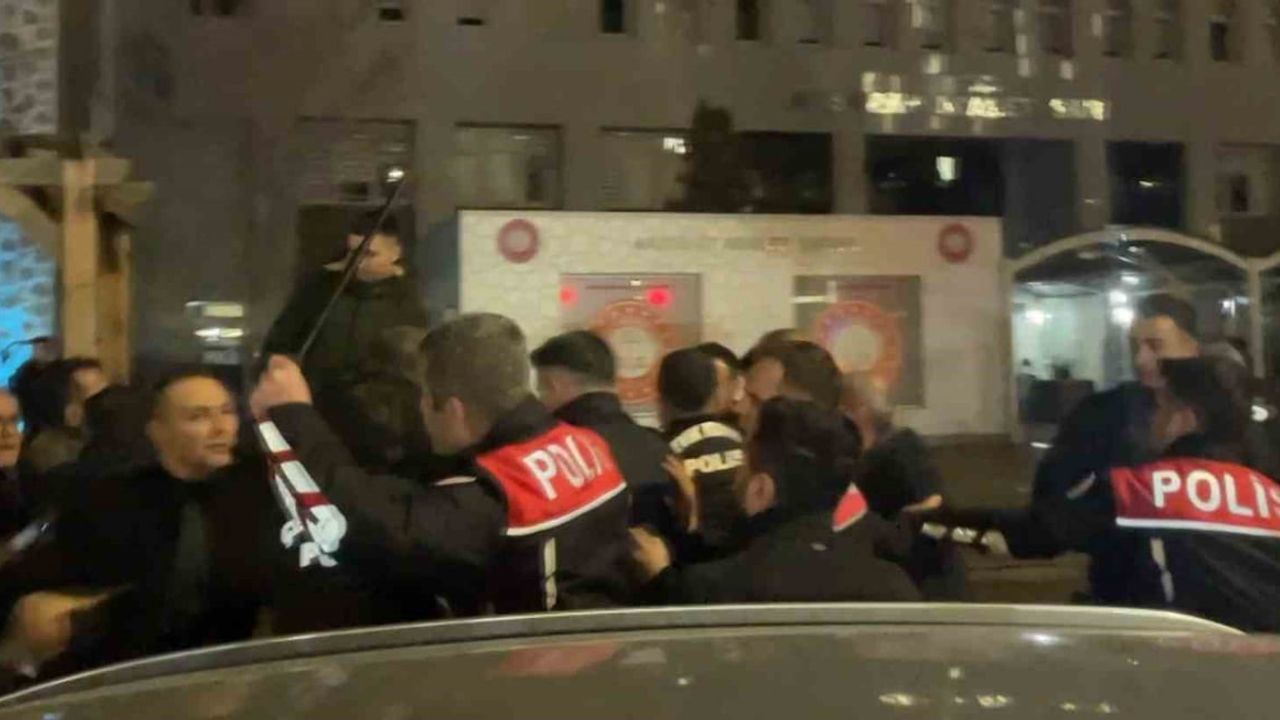 Aksaray Adliyesi Önünde Arazi Cinayeti Kararı Sonrası Kavga: 4 Yaralı, 12 Gözaltı