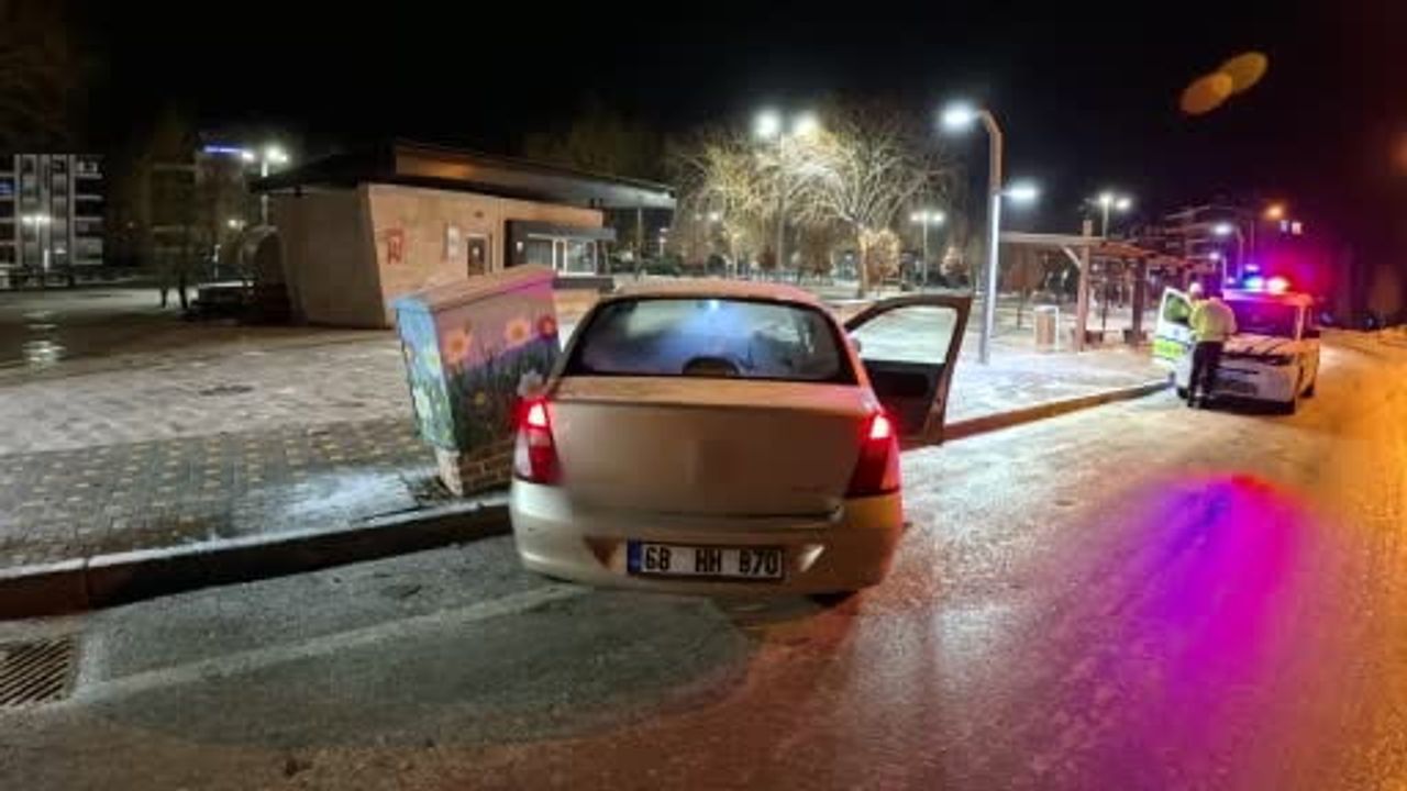 Aksaray'da Aday Sürücü Alkollü Kaza Yaptı: "İlk Defa İçtim, Onda da Kaza Yaptım"