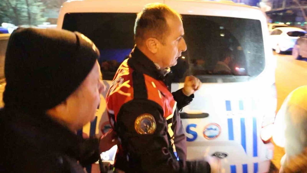 Aksaray'da Mahalle Kavgası: Kaçan Gençler Kovalamacayla Yakalandı