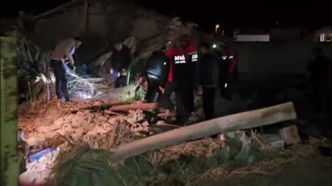 Aksaray'da Mandıra Çöktü: Yaklaşık 20 Küçükbaş Hayvan Telef Oldu