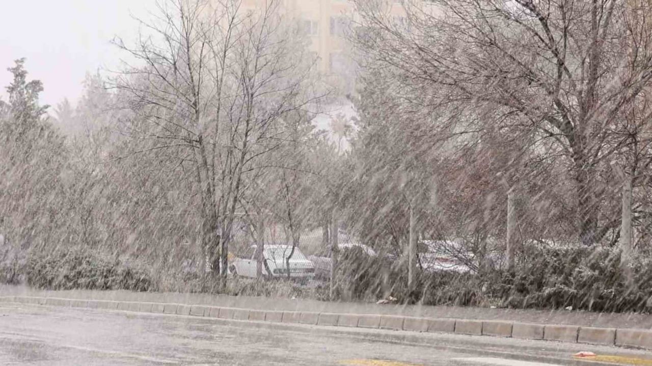 Aksaray'da Mevsimin 3. Kar Yağışı Etkili