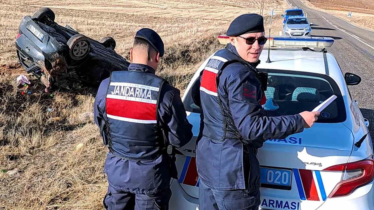 Aksaray'da takla atan otomobilde kadın sürücü yaralandı