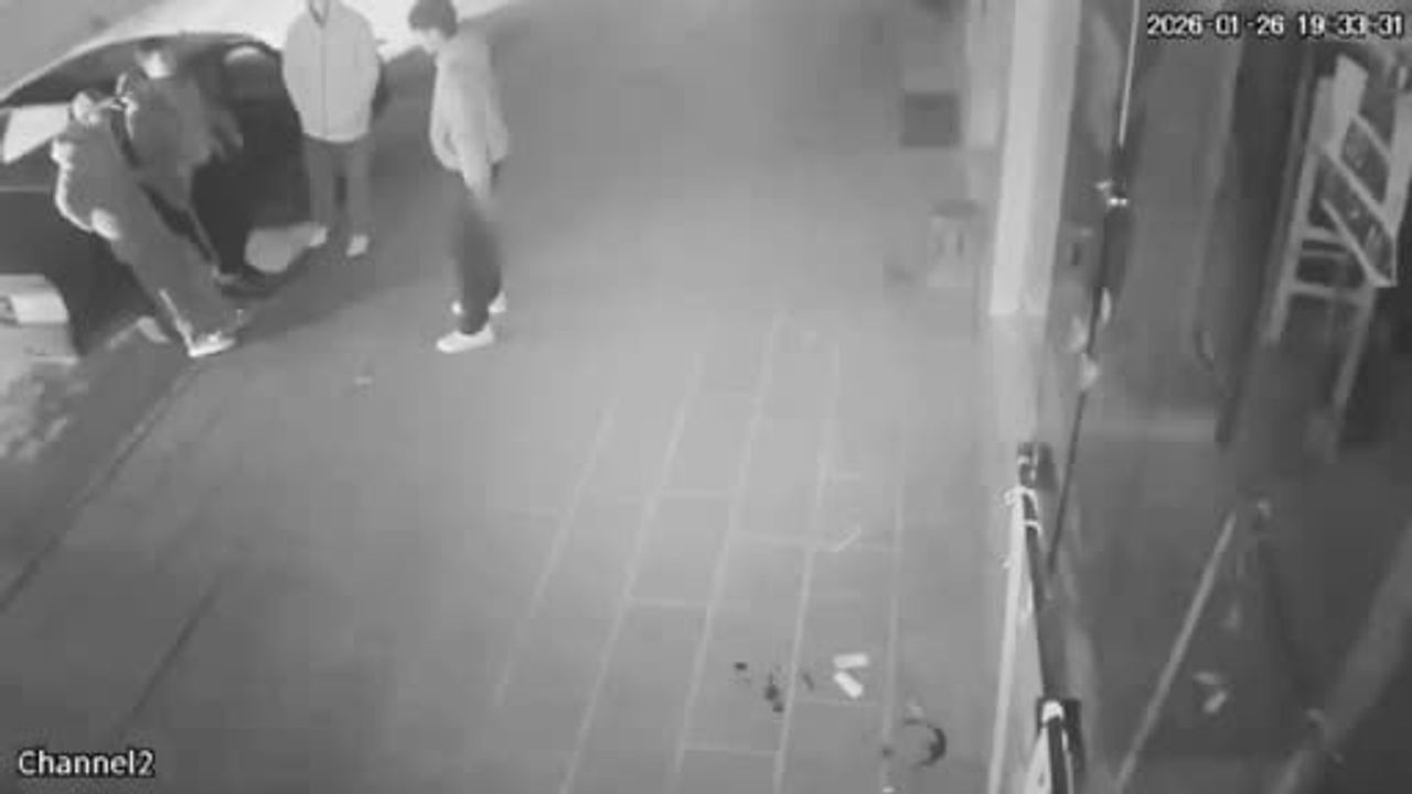 Aksaray'da Tekstil Mağazasını 'Sakin' Hırsızlar Soydu