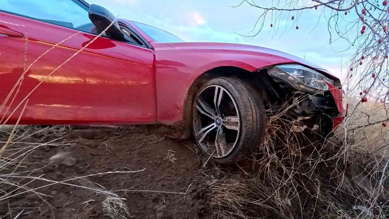 Aksaray’da yabancı plakalı BMW şarampole düştü: 3 yaralı