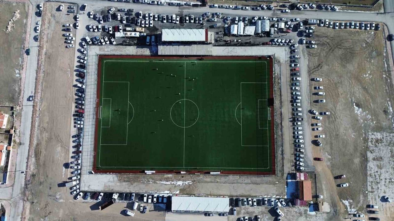 Aksaray'ın Kökez köyü bordo-maviye büründü: Trabzonspor tutkusu sürüyor