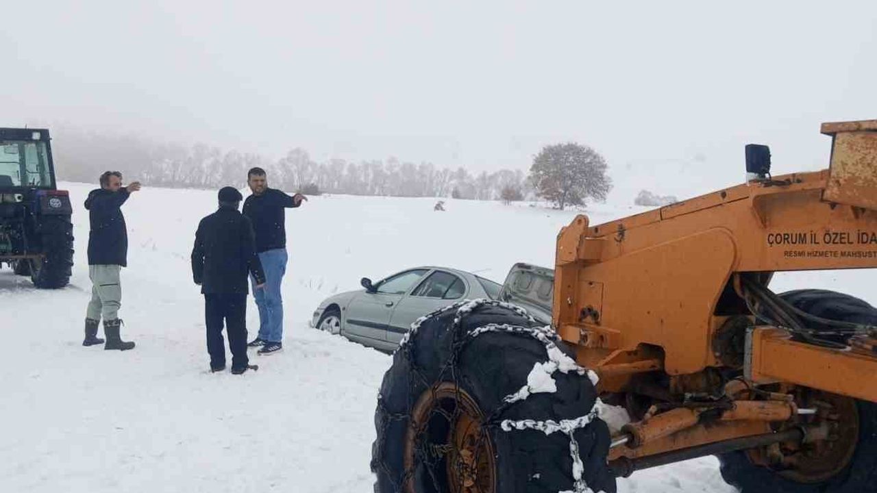 Alaca'da Yoğun Kar: Mahsur Araçlar Kurtarıldı