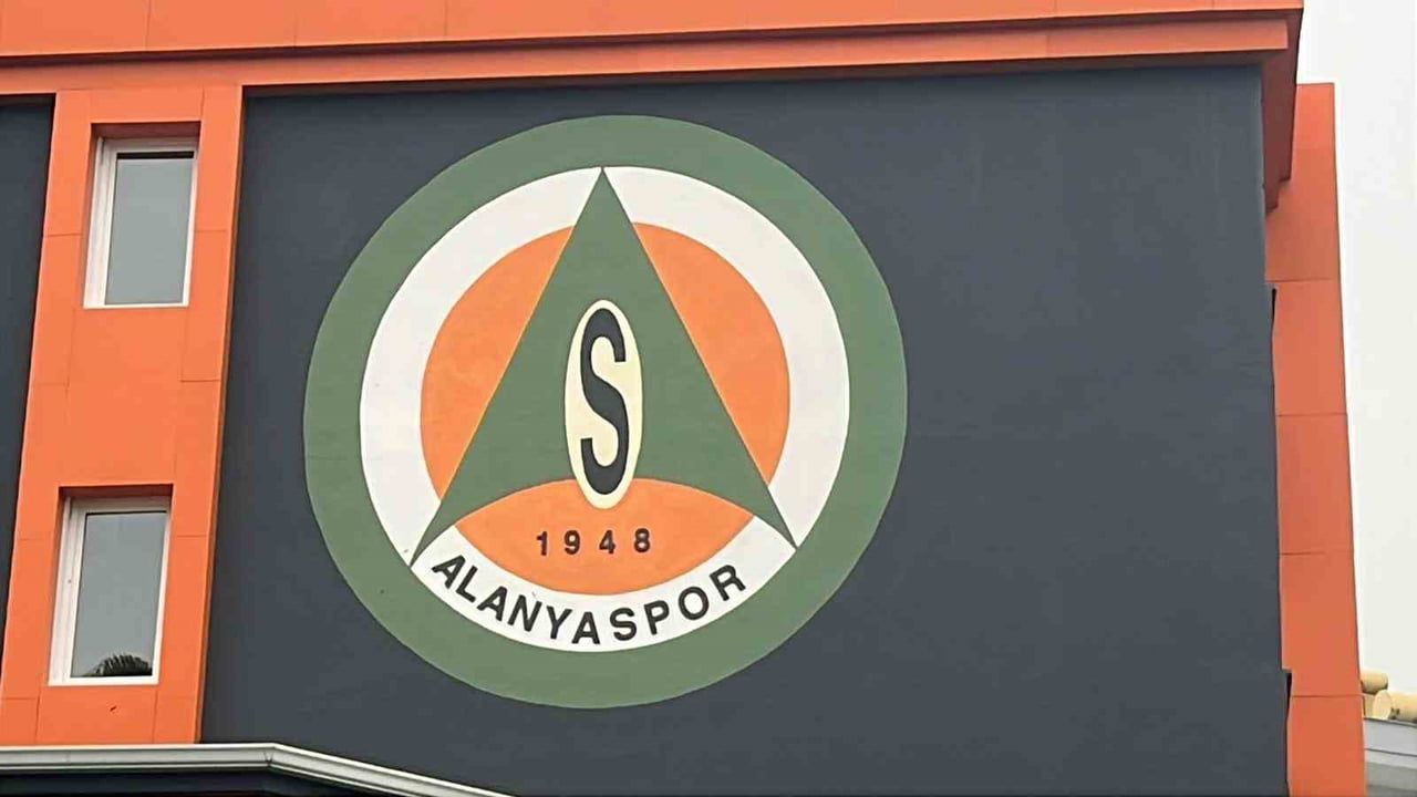 Alanyaspor Başkanı Hasan Çavuşoğlu: "Hocamızın oyuncu talebi olmadı"