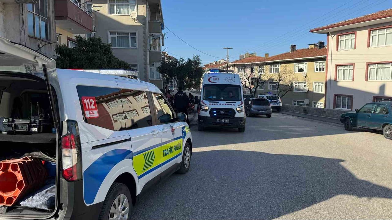 Alaplı’da Motosiklet Devrildi: Otomobile Çarpmamak İçin Yapılan Manevra Sonrası 1 Yaralı