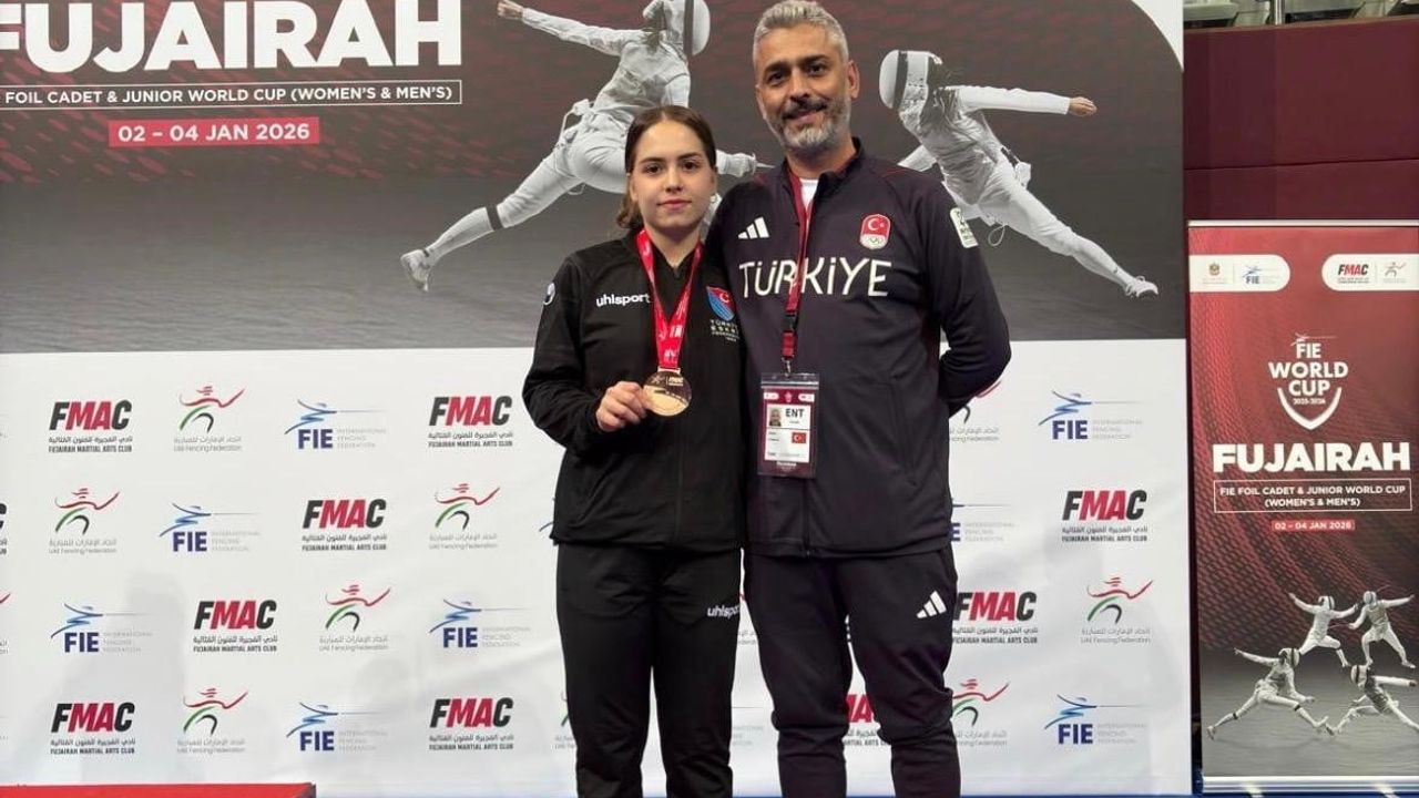 Alara Atmaca, U17 Flöre Dünya Kupası'nda Bronz Madalya