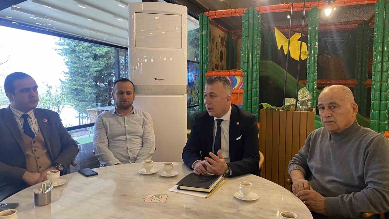 Alaşehir'de Üzümde Rekabet ve Kalıntı Alarmı: TARİŞ'ten Planlı Üretim Çağrısı