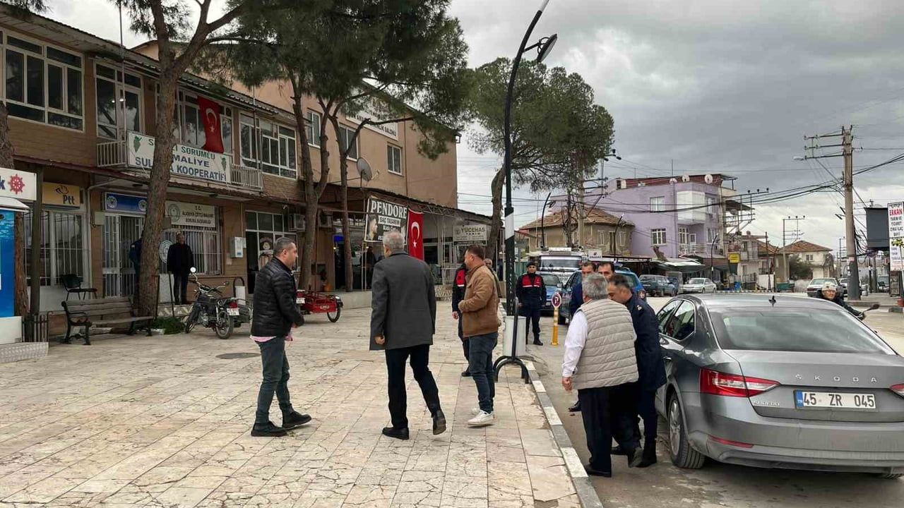 Alaşehir Kaymakamı Alper Faruk Güngör Mahalle Ziyaretlerinde Vatandaşlarla Buluştu