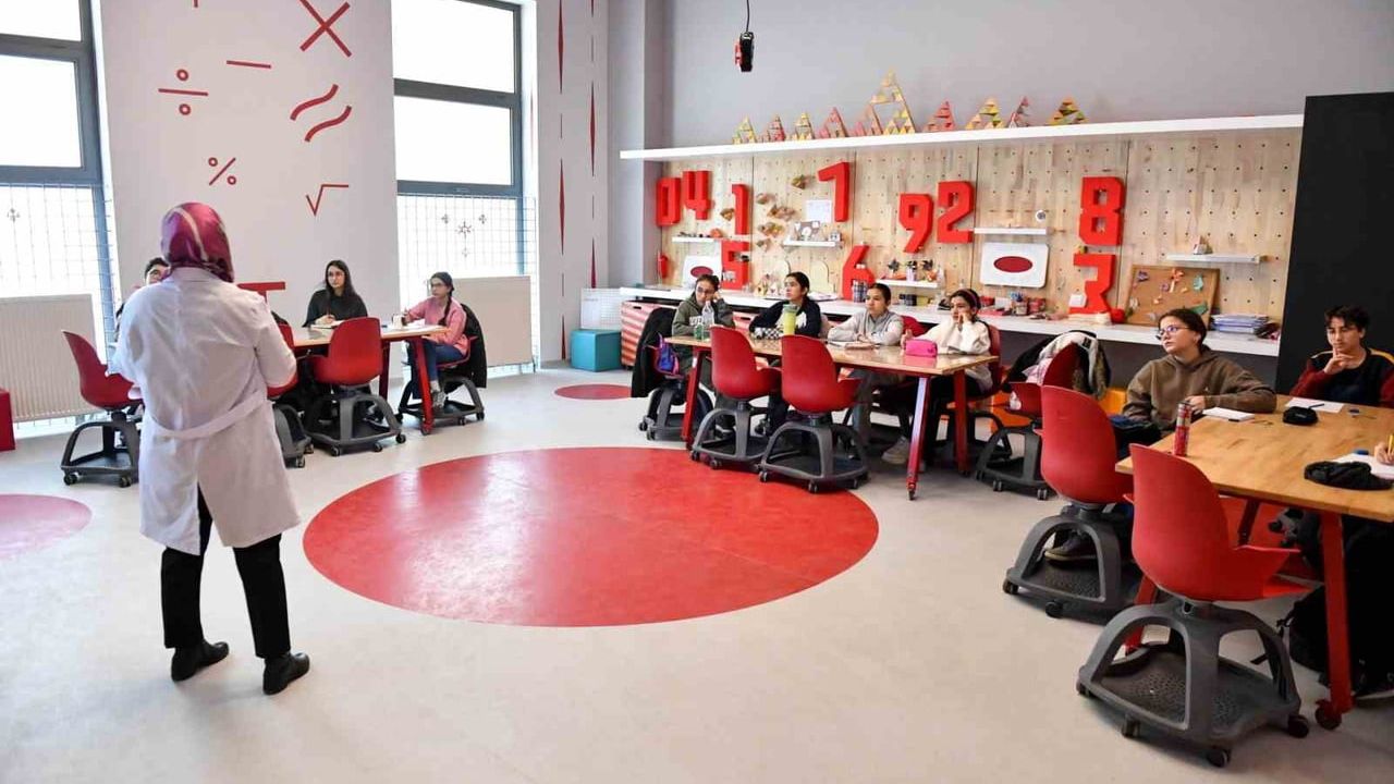 Alev Alatlı Bilim Merkezi'nde Sömestr Yoğunluğu: TÜBİTAK İş Birliğiyle Kış Akademisi