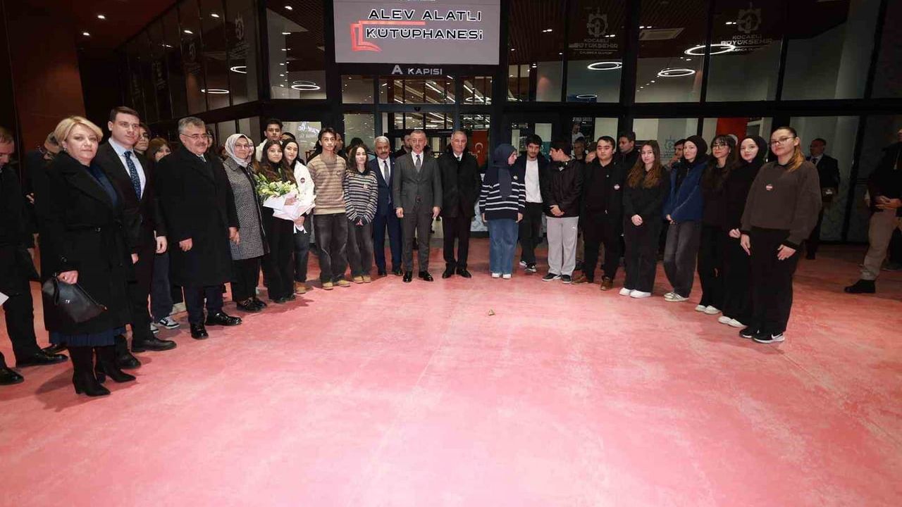 Alev Alatlı Kütüphanesi ve Sanat Galerisi Kocaeli'de Açıldı