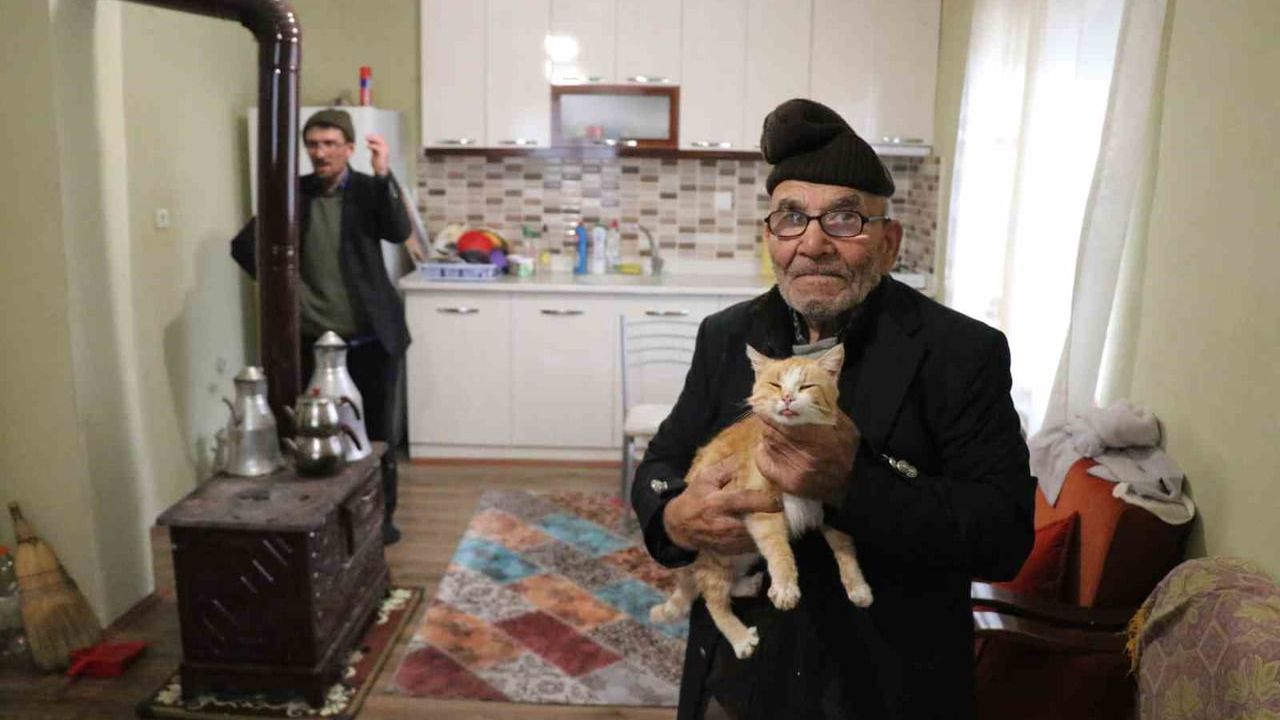 Ali Meşe vefat etti: Kedisiyle tanınan Mudurnulu 93 yaşındaydı