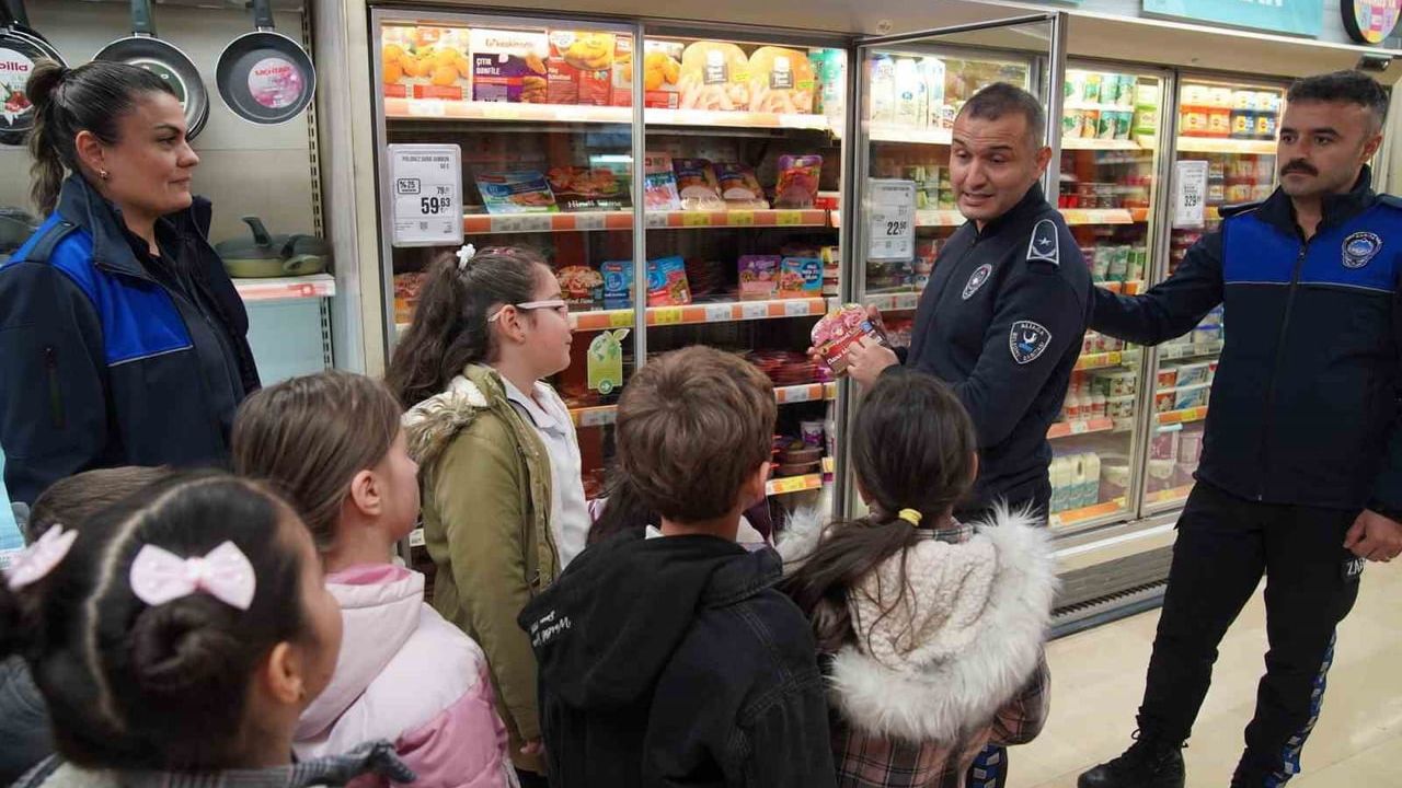 Aliağa Belediyesi Zabıta Müdürlüğü Petro-Kimya 2-E Sınıfını Ağırladı