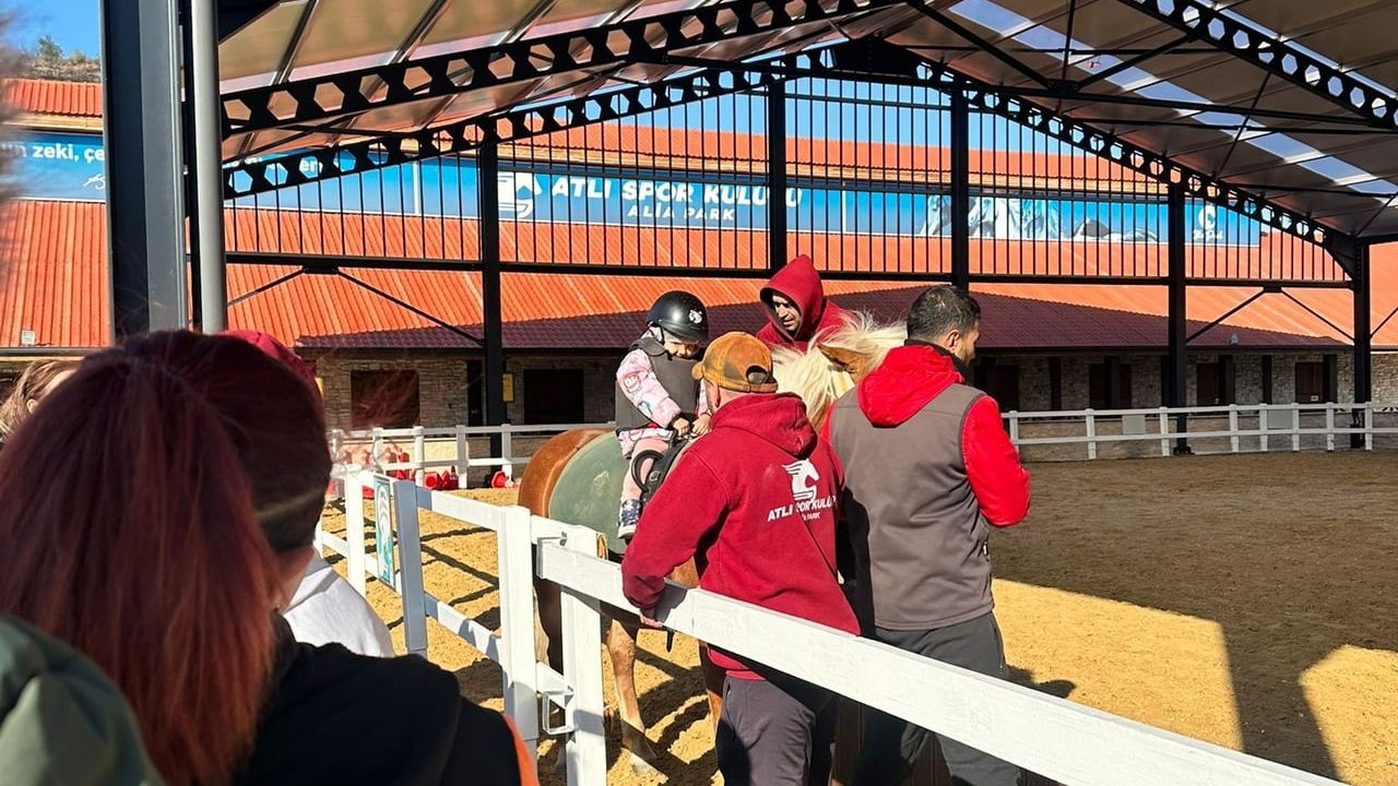 AliaPark’ta Atla Terapiyle Engeller Aşıldı