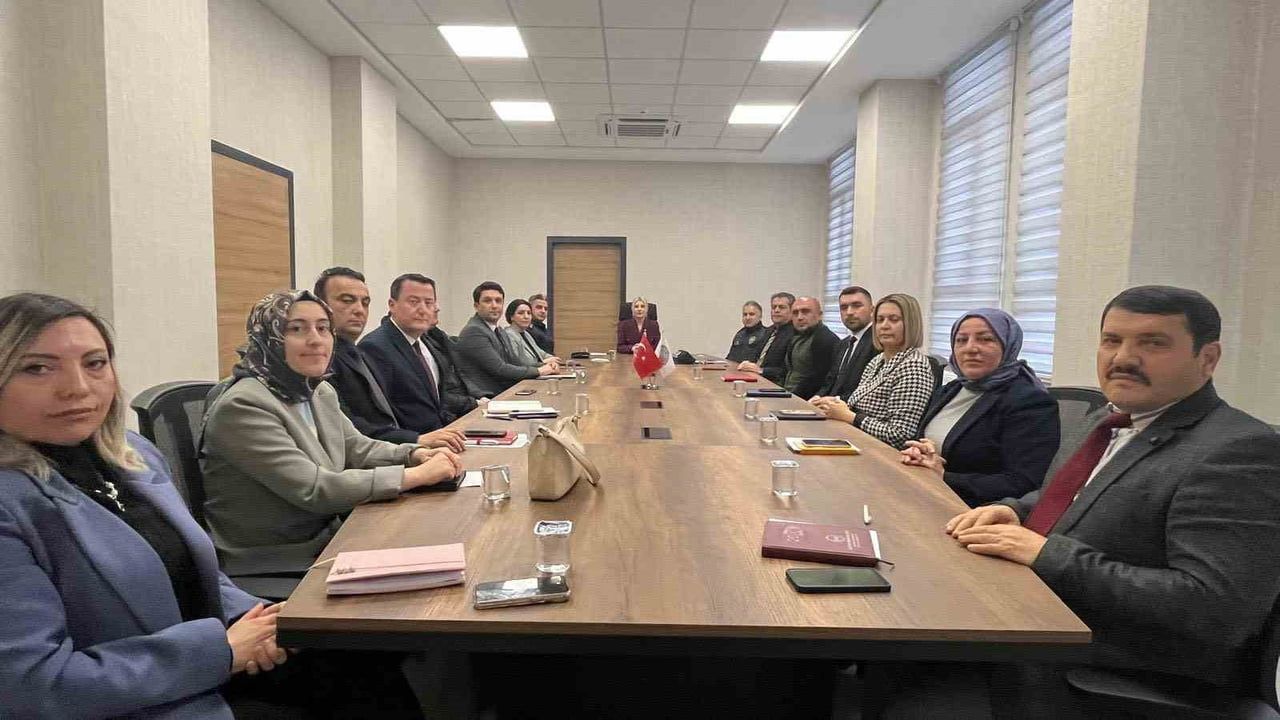Altıntaş'ta İlçe İdare Şube Başkanları Toplantısı: Kaymakam Yıldırım'dan Eşgüdüm Vurgusu