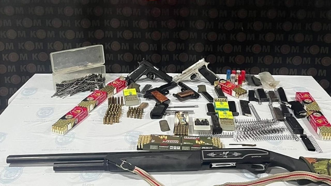 Amasya'da Silah Kaçakçılığı Operasyonu: 5 Ruhsatsız Silah ve 608 Fişek Ele Geçirildi