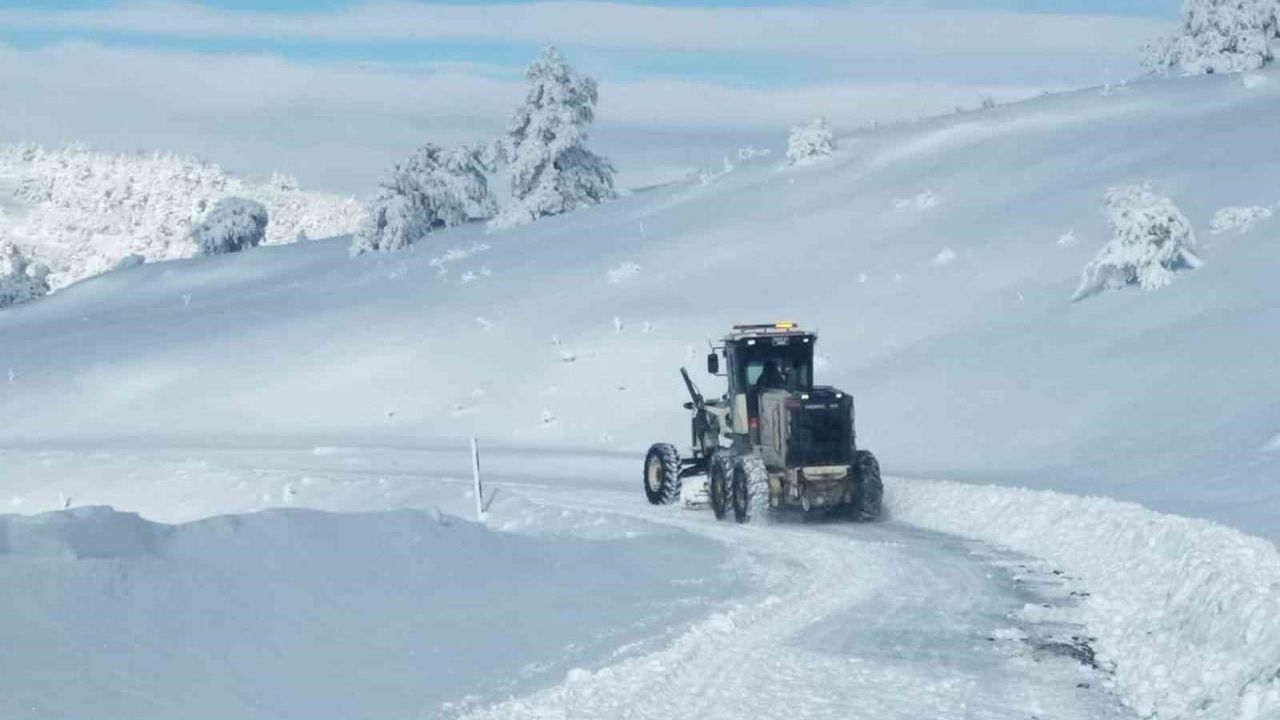 Amasya'da Yoğun Kar: 58 Köy Yolu Ulaşıma Kapandı