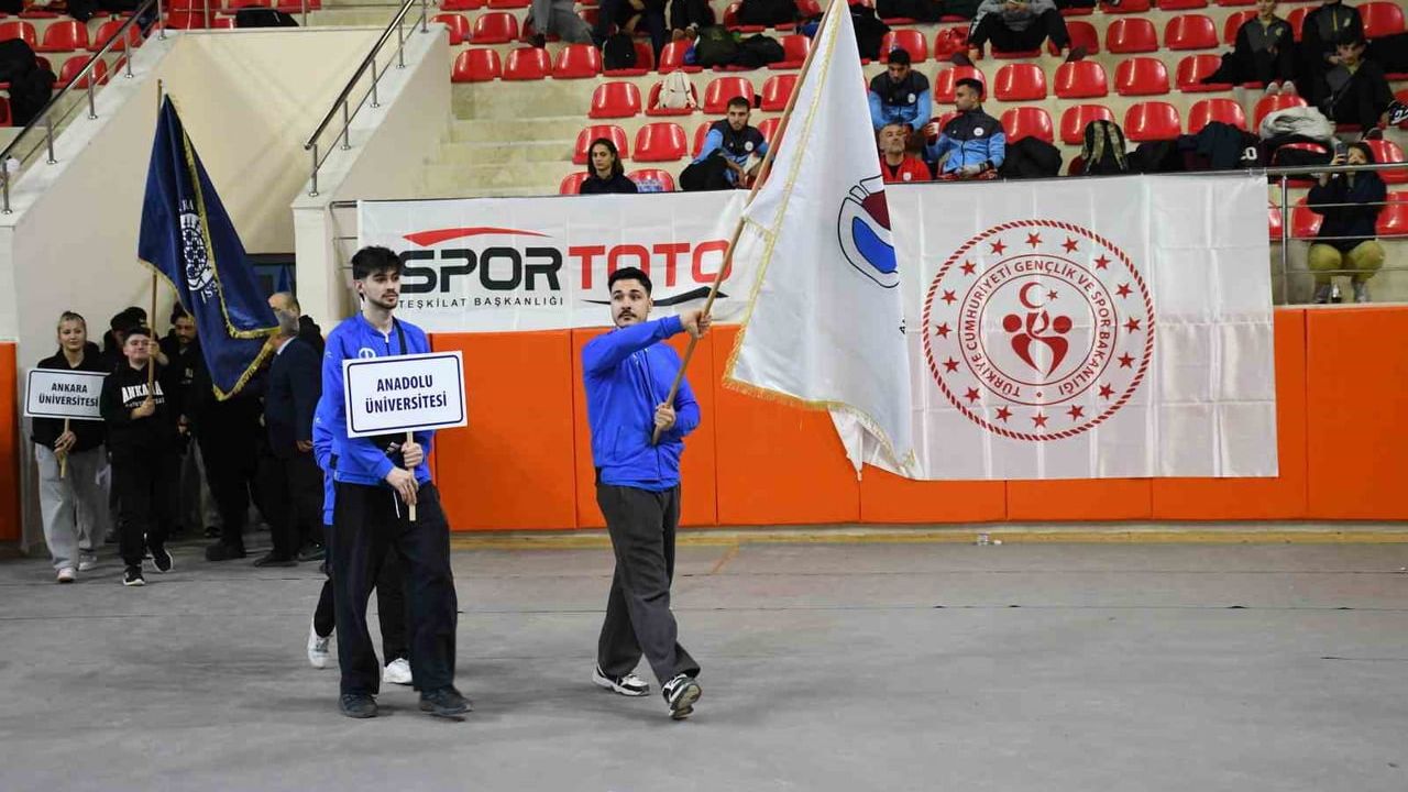 Anadolu Üniversitesi Kick Boks Ünilig Türkiye Şampiyonası'ndan Madalya ile Döndü