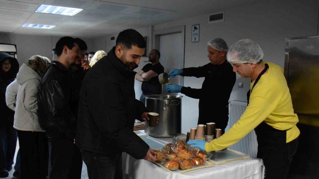 Anadolu Üniversitesi'nden Sınav Haftasında Kütüphane İkramı: Çay, Kahve ve Çorba