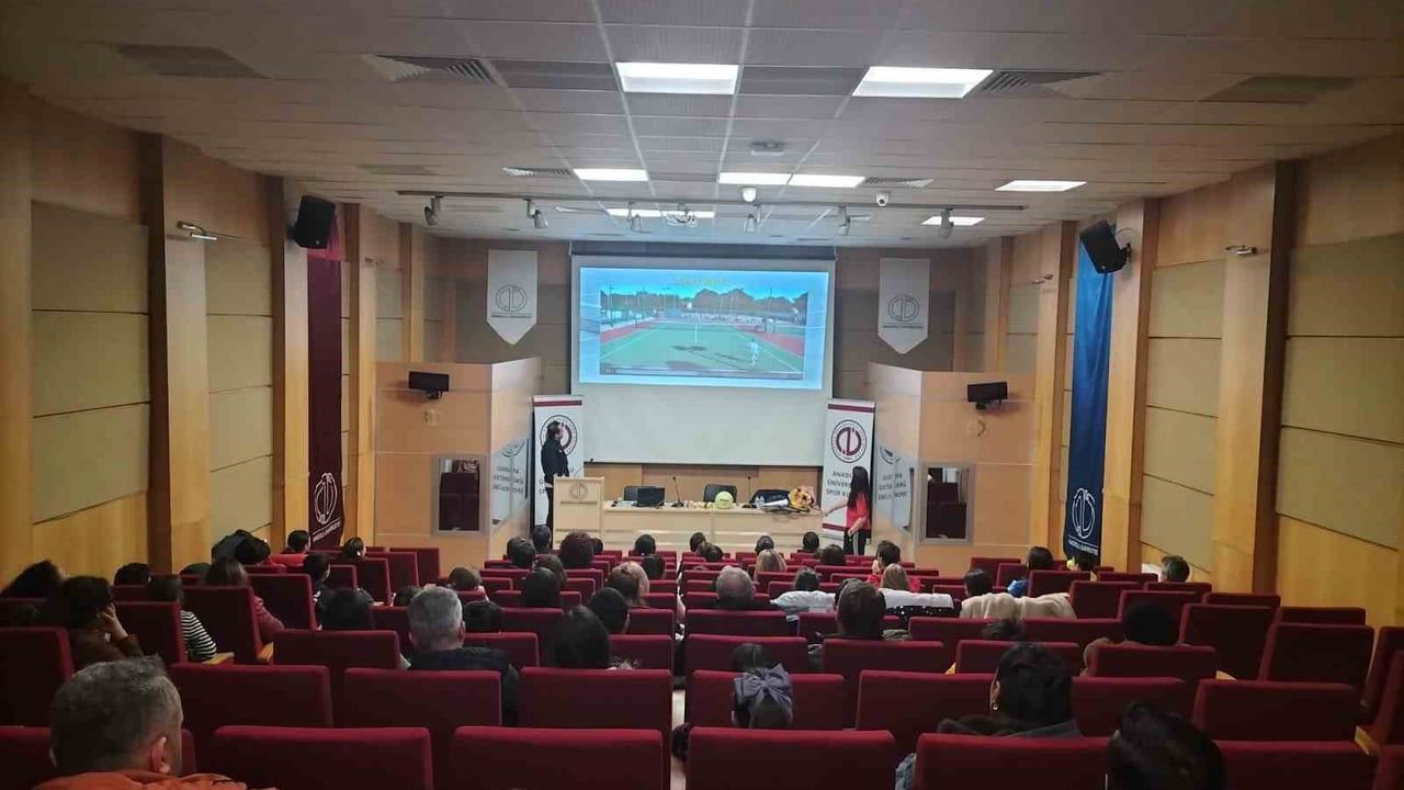 Anadolu Üniversitesi'nden Tenise Tam Destek