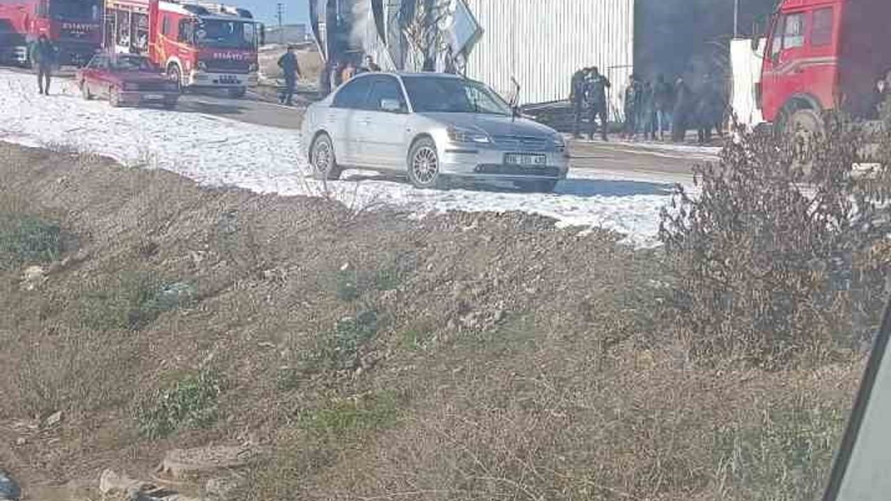 Ankara Akyurt'ta Geri Dönüşüm Fabrikasında Yangın Kontrol Altına Alındı