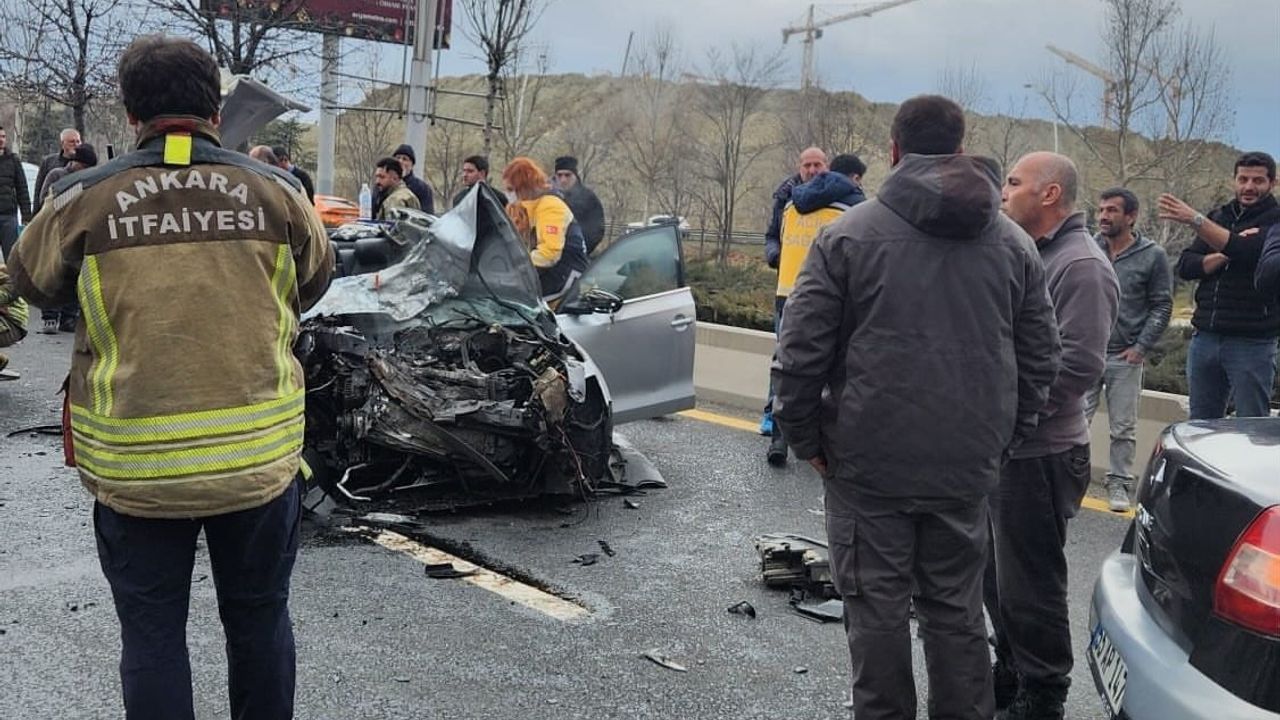 Ankara'da EGO Otobüsüne Otomobil Çarptı: 1'i Ağır, 4 Yaralı