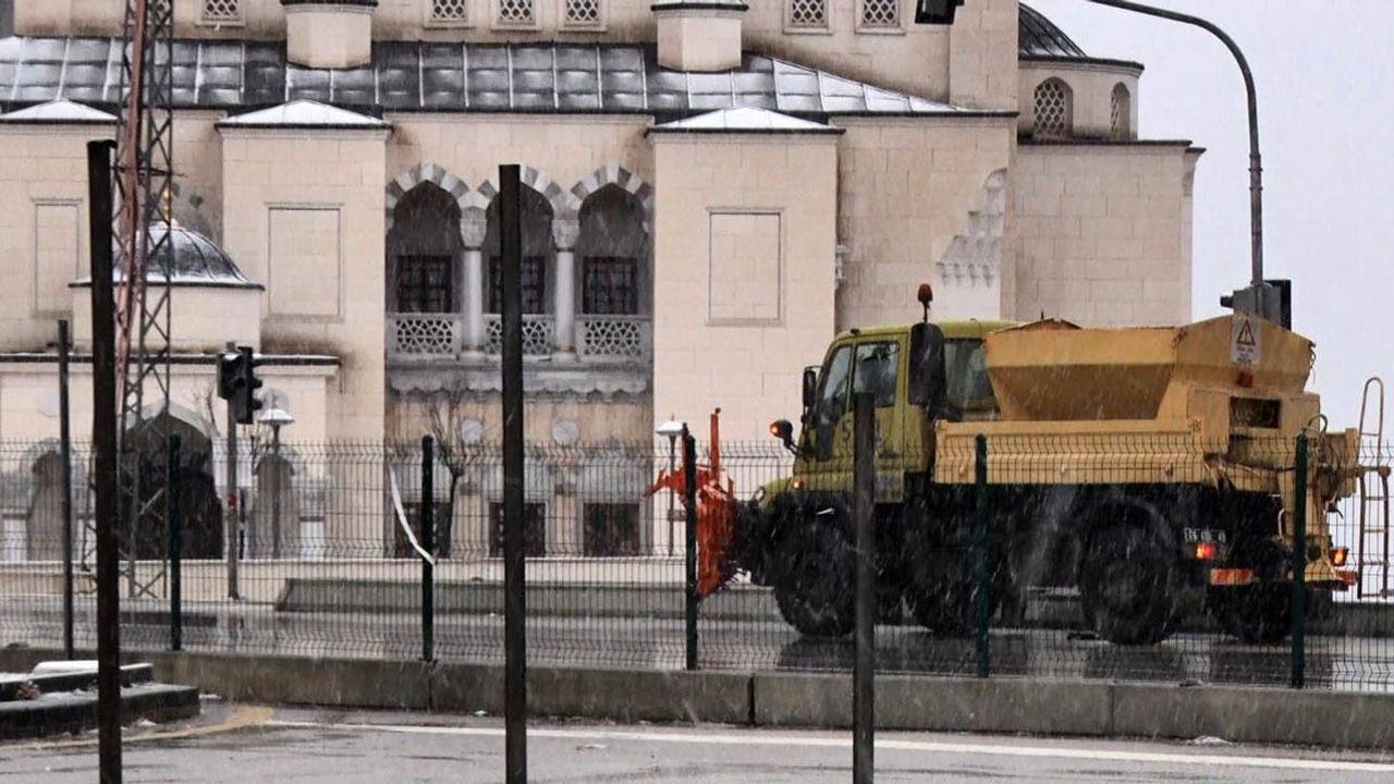 Ankara'da Kar ve Karla Karışık Yağmur Etkili: Uyarılar Yapıldı