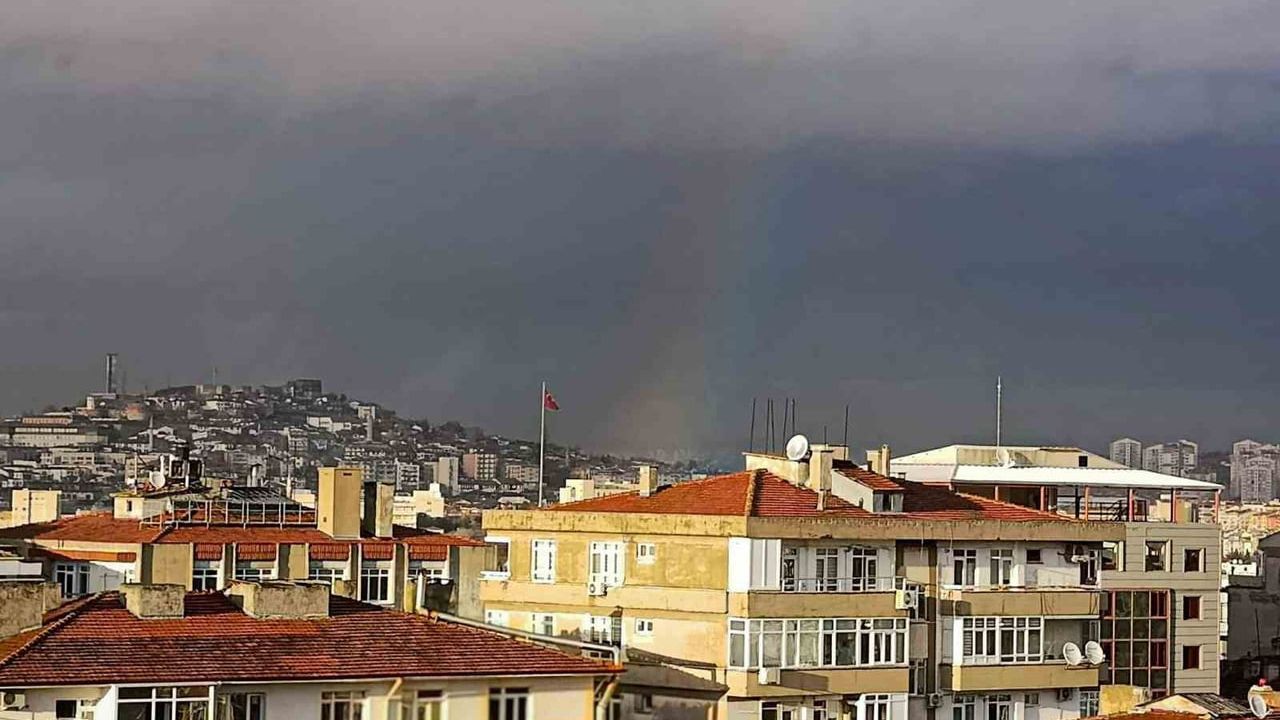 Ankara'da Kocatepe Camii Üzerinde Büyüleyici Gökkuşağı