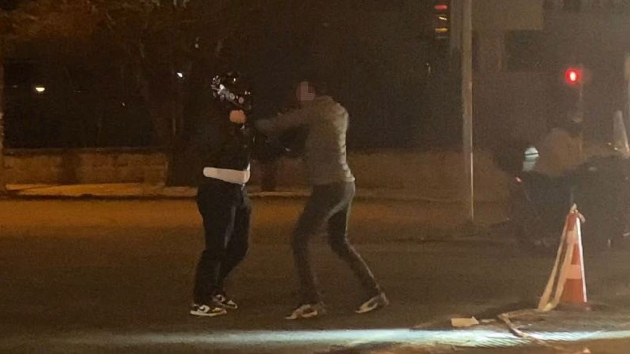 Ankara'da Trafikte Kavga Kamerada: Otomobil Motosikletliye Saldırdı