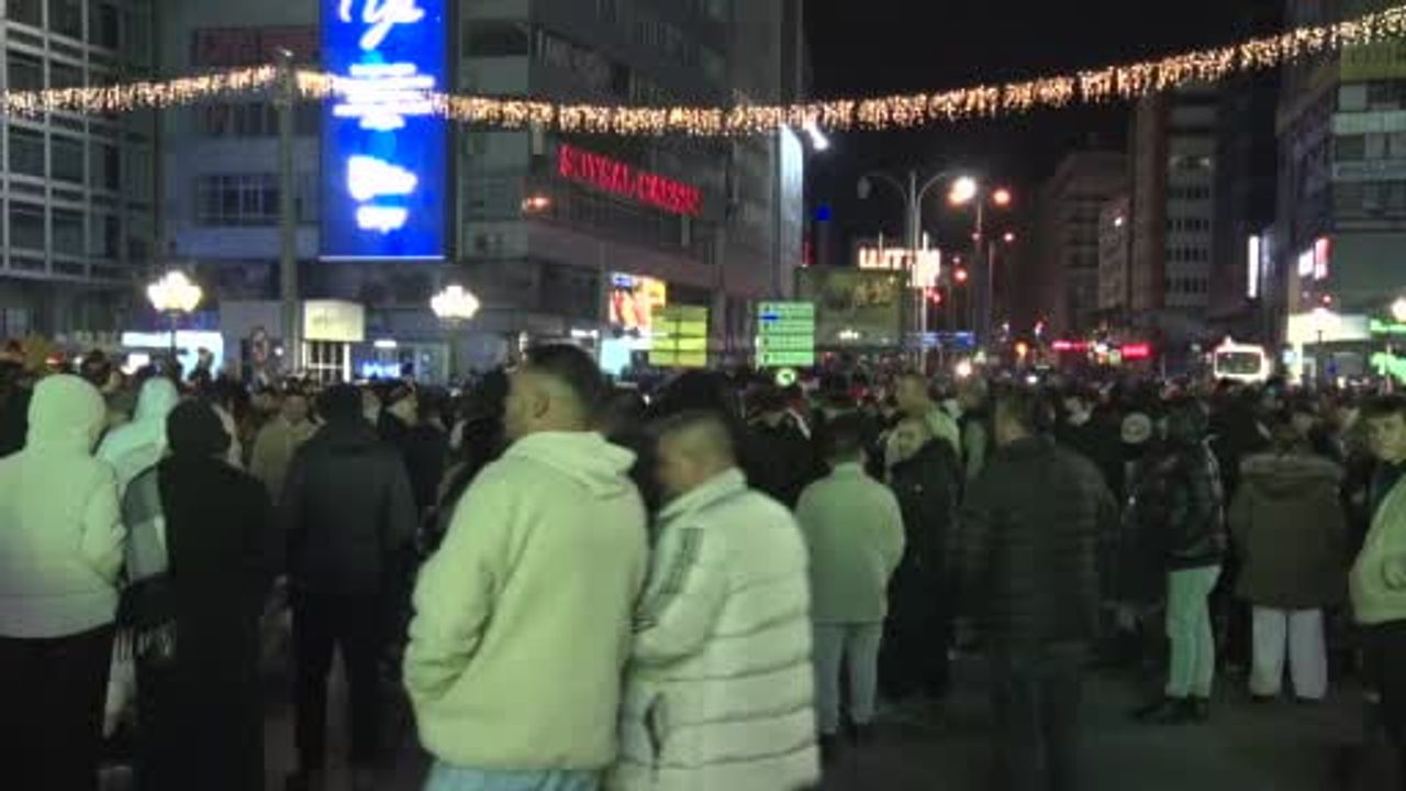 Ankara Kızılay'da 2026 Coşkusu: Polis Tedbirleri Eşliğinde Kutlama