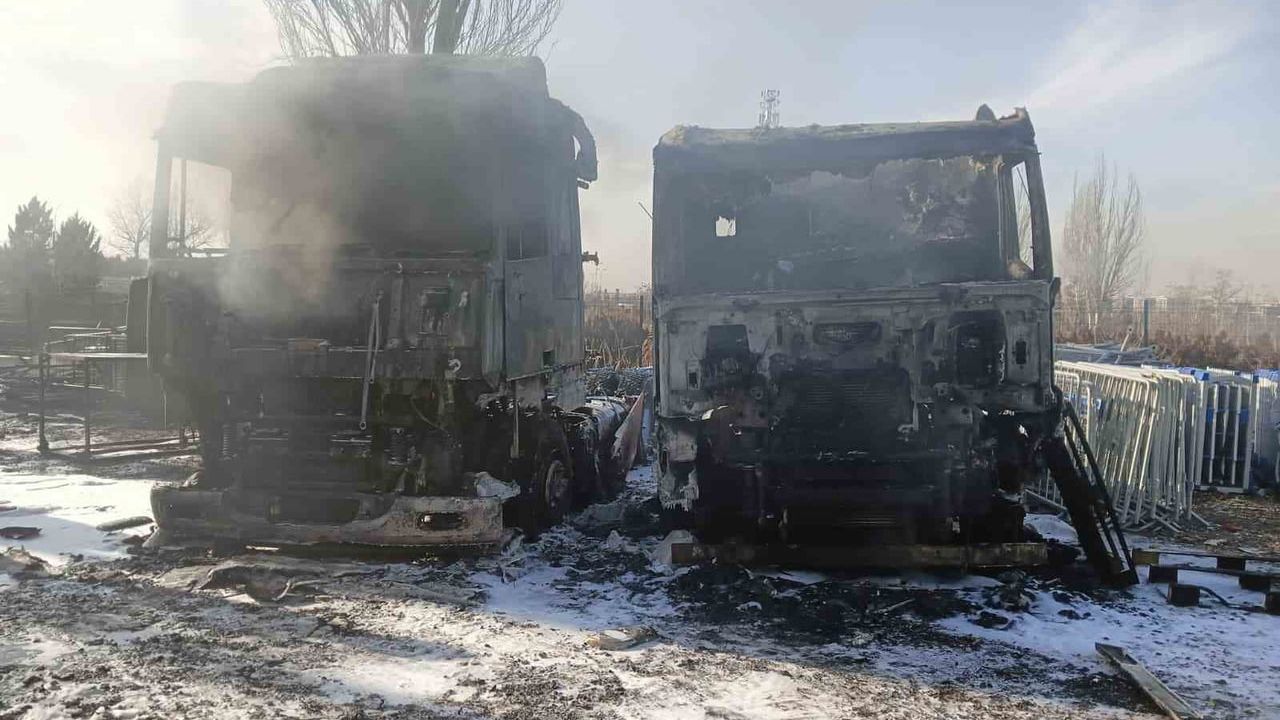Ankara Yenimahalle'de Yediemin Otoparkında Alkol Yüklü 6 Tırlık Yangın Kontrol Altında