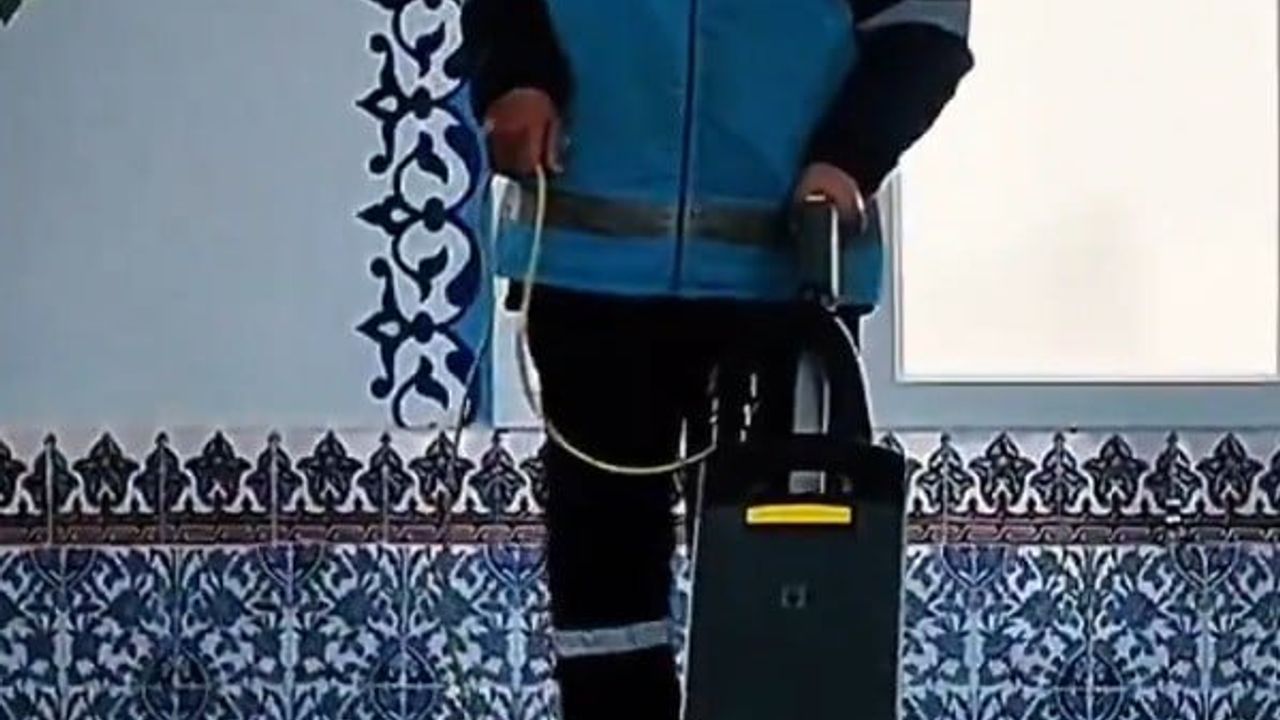 Antakya Belediyesi, Suvatlı Mahallesi'nde Camilerde Kapsamlı Temizlik Yapıyor