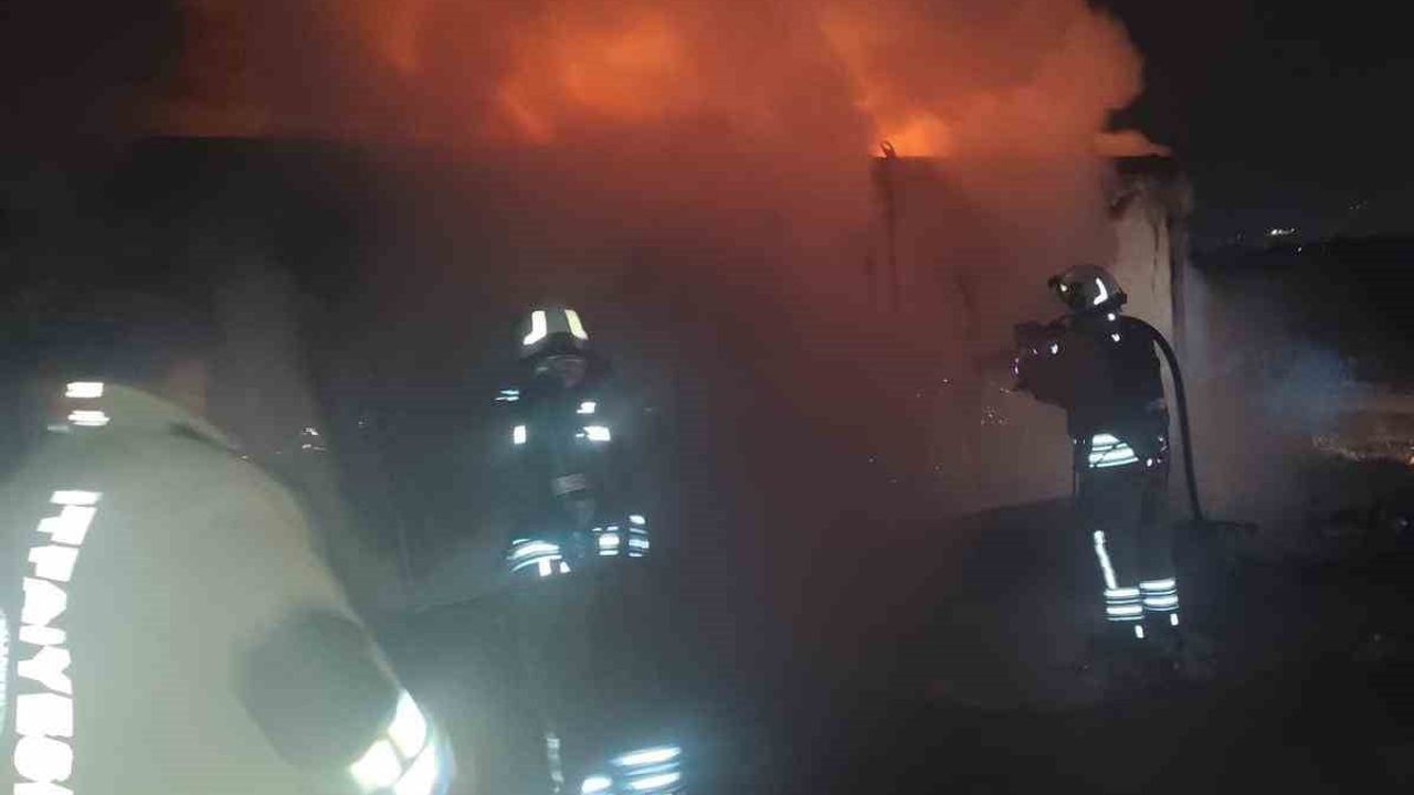 Antakya'da Konteyner Yangını: Konteyner Kullanılamaz Hale Geldi